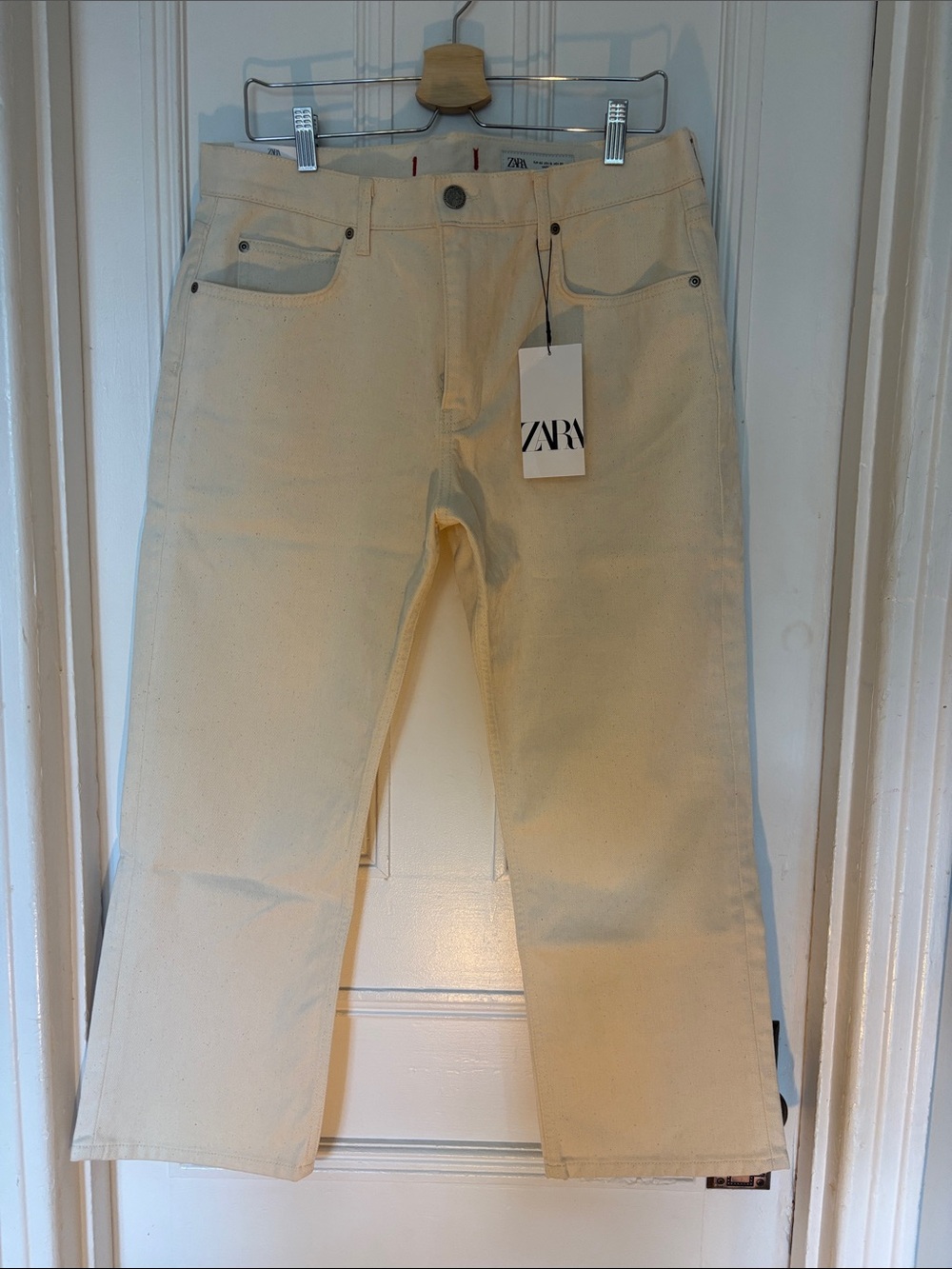 NWT - ZARA Low Rise Straight Flocked Écru Pants